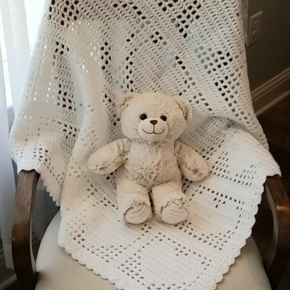 NEW Baby Blanket, hand-crocheted by sel *** With Baby Blue Border! NOT WHITE 💙